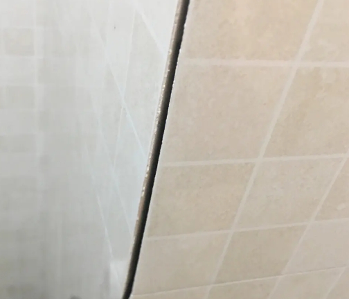 涟源瓷砖空鼓维修公司分享阳台瓷砖脱落的修复过程可以分为以下几个步骤