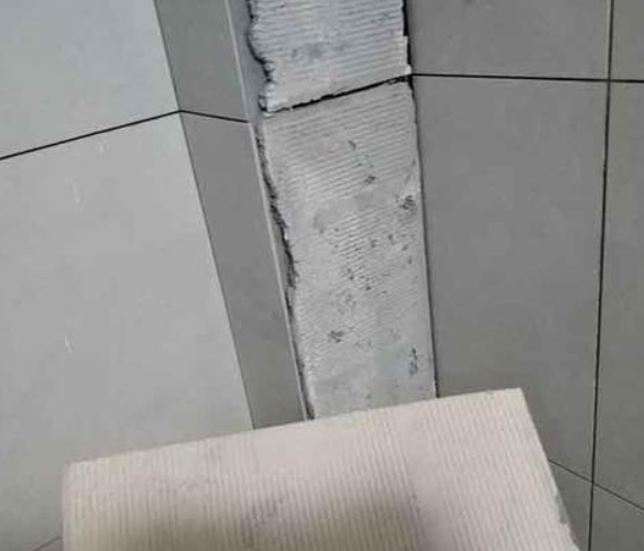 涟源瓷砖空鼓维修公司分享下厨房瓷砖脱落的补救措施。